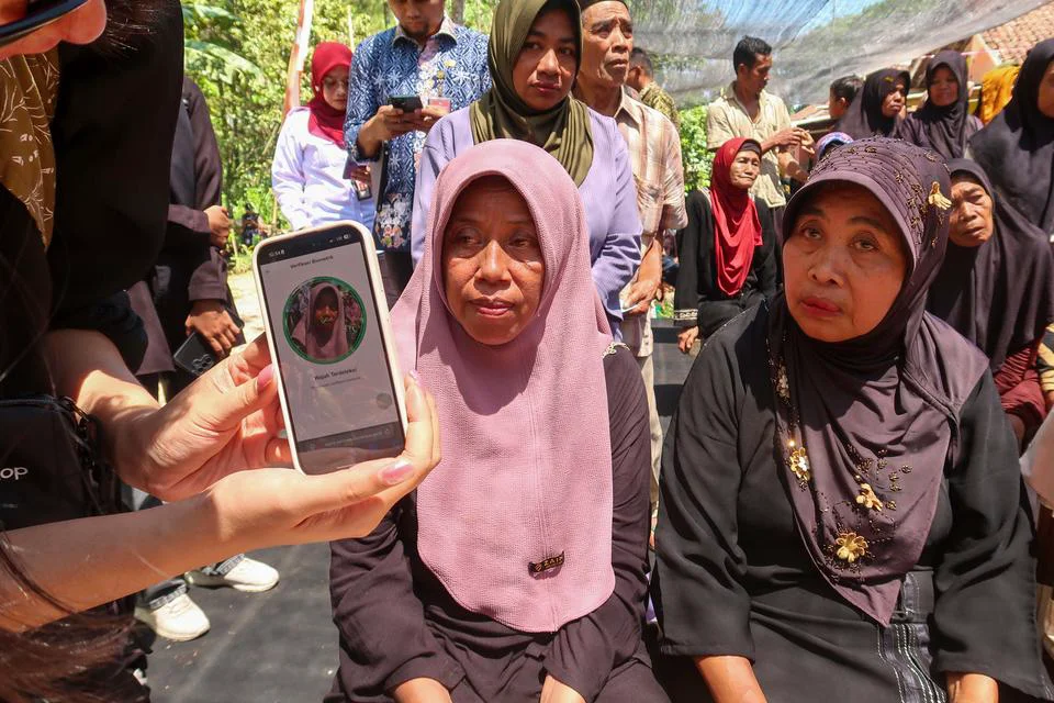 ---
Uji Coba Penyaluran Bansos Tunai Dimulai Awal 2027, Potensi Mencapai Rp1.200 Triliun

---