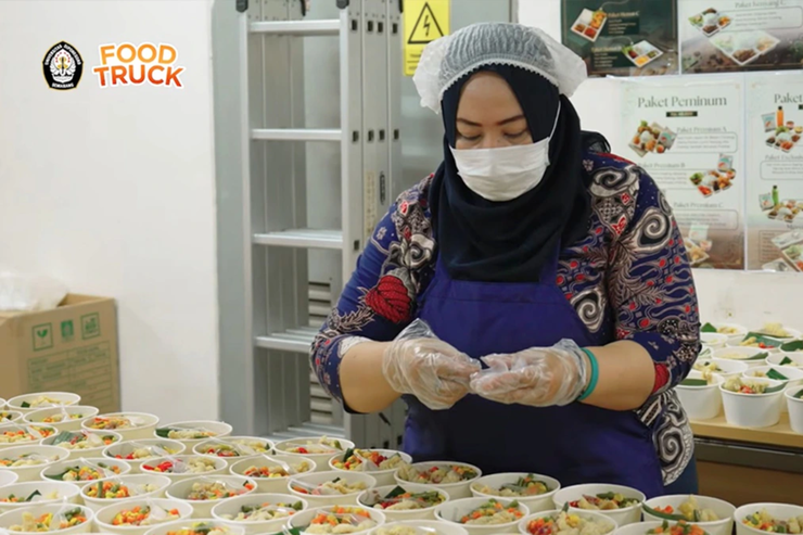 Universitas Diponegoro Berikan Bantuan Makanan kepada Mahasiswa yang Membutuhkan