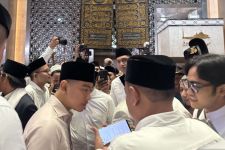 Wakil Presiden Gibran Berinteraksi dengan Warga Usai Salat Idulfitri di Masjid Istiqlal